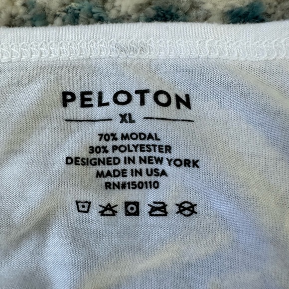 Peloton Spring Geo Slash Back Tank Top. Size XL - Picture 3 of 4